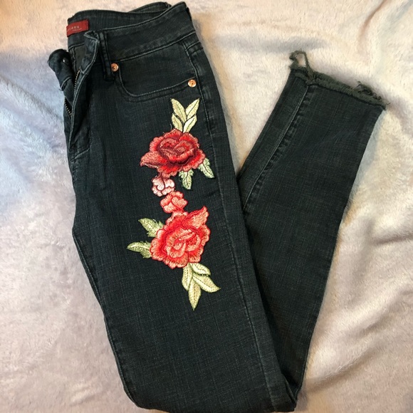 Floral  ripped Jeans - Picture 2 of 2